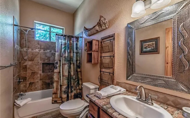 Cozy Knotty and Nice - Four Bedroom Cabin