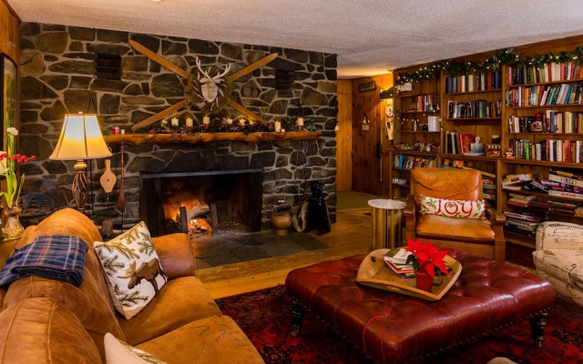 Timberholm Inn