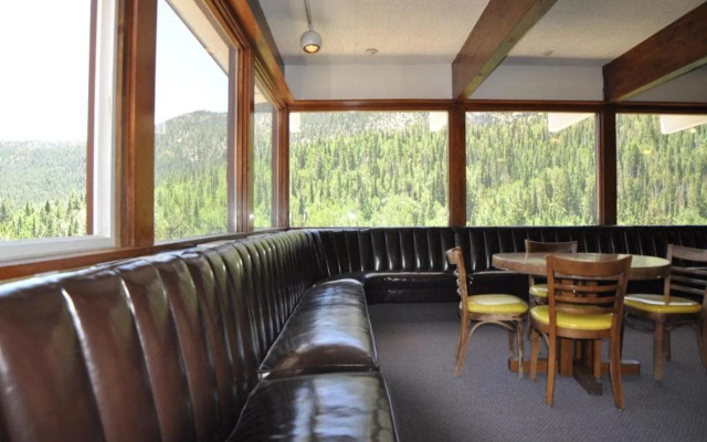 Monarch Mountain Lodge