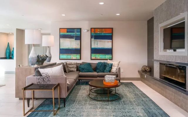 Modern Town Lake Penthouse by Cozysuites
