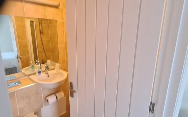 Beautiful 2-bed Apartment on Torquay seafront