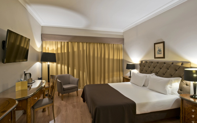 Golden Tulip Porto Gaia Hotel