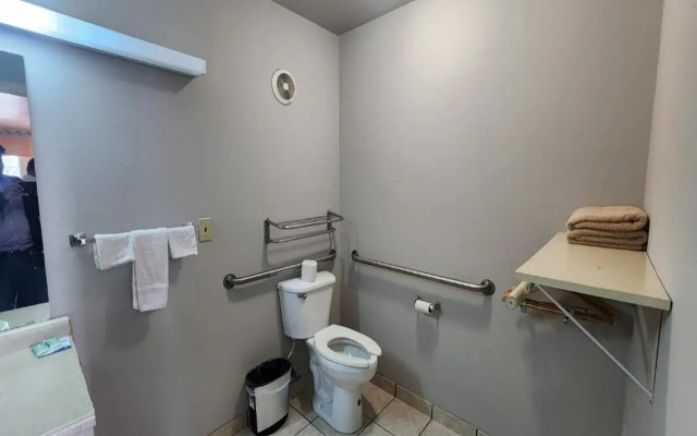 Benbrook Inn & Suites