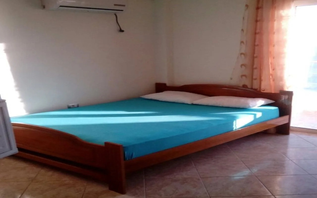 Hotel Droni