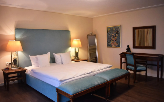 Marina Hotel