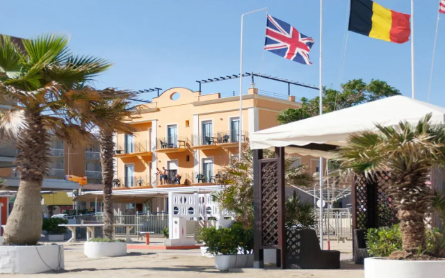 Hotel Holiday Beach