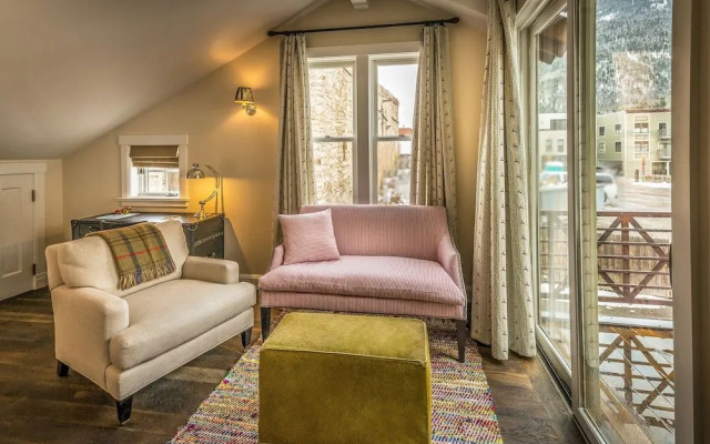 Dunton Town House