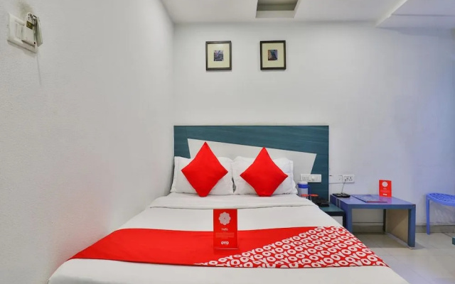 OYO 13398 Hotel Relish