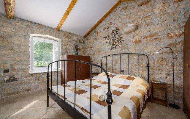 Beautiful Home in Vabriga With Wifi and 2 Bedrooms