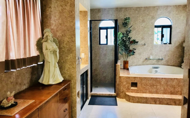 Room-suite Jacuzzi Room in Stunning Vill