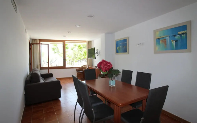 Modern Apartment in Roses with Sea View