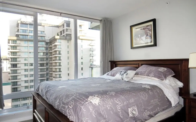 11th Heaven Contemporary Condo Heart of Downtown