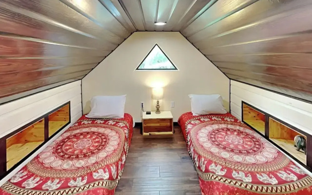 SabaiDii Guesthouse A & B by Miss Kitty’s