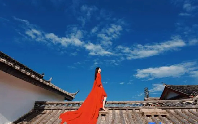 Yinlu Xiuyuan (East Gate Store of the Old Town of Lijiang)