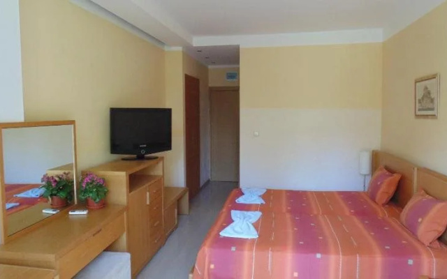 Oasis Park Hotel