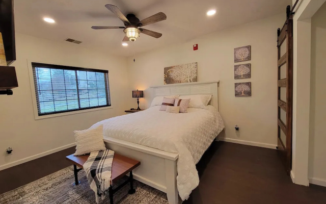 Grand Wood Suites