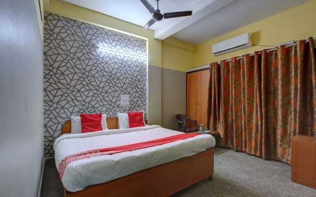 OYO 22503 Hotel Residency Gate