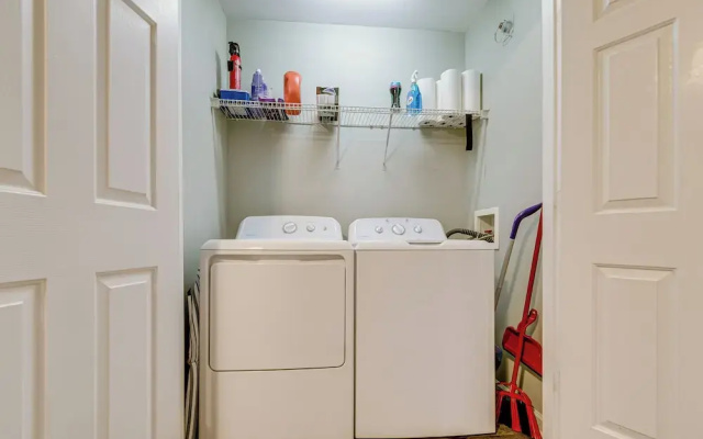 2 Mi to Lenovo Center: Dog-friendly Getaway
