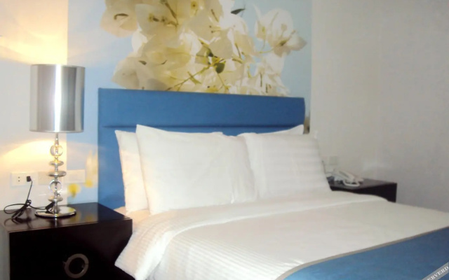 Queen Margarette Hotel - Downtown