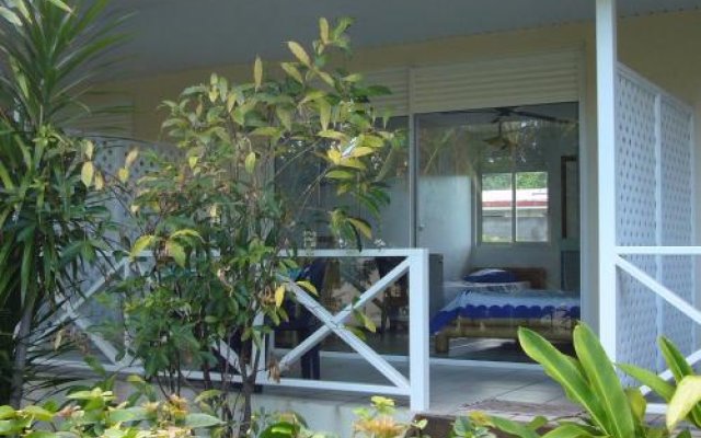 Pension de la Plage in Punaauia, French Polynesia from 121$, photos, reviews - zenhotels.com hotel front