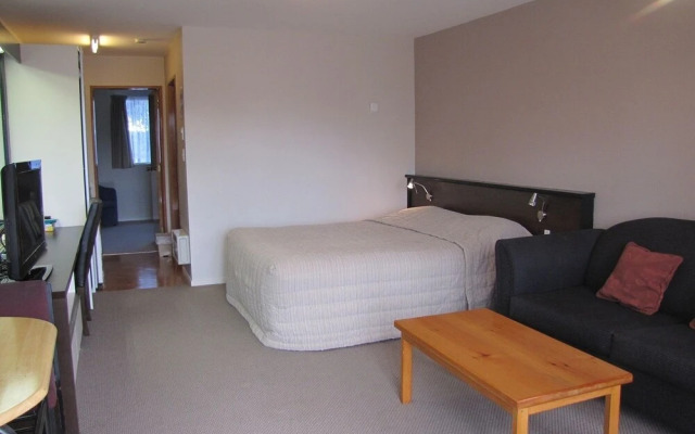 Aotea Lodge