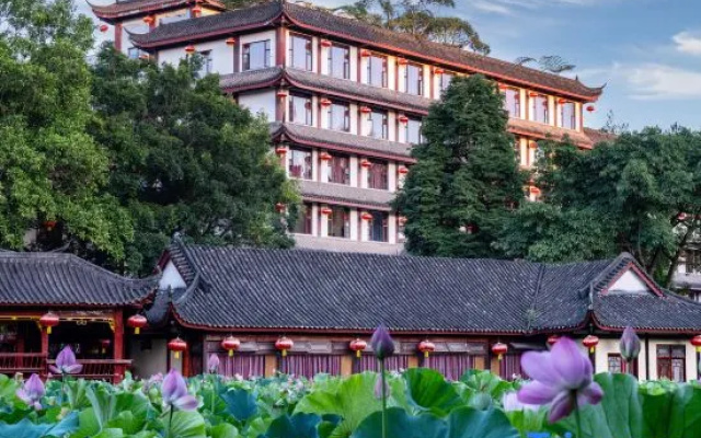 Gold Eagle Resort