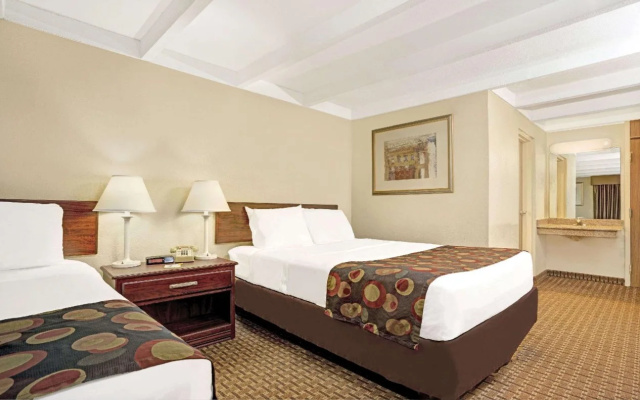 Days Inn Bloomington West