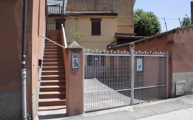 Nice Apartment in an English Style Building On the First Floor, With air Conditioning, Wifi and Sewing