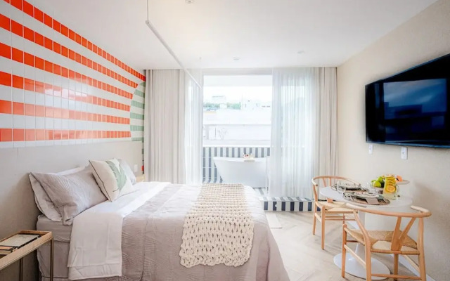 Sea View and Balcony With Bathtub PI Premium