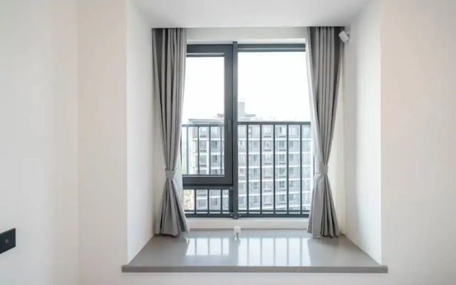 Tyms Hongqiao Deluxe 3BR 2BA APT