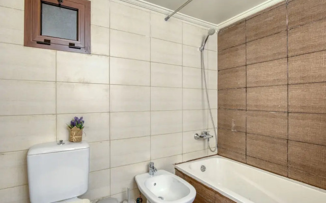 Vinyl 3-Bedroom Apartment in Zouk Mikael