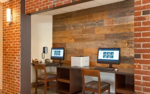 Holiday Inn Cleveland-Airport
