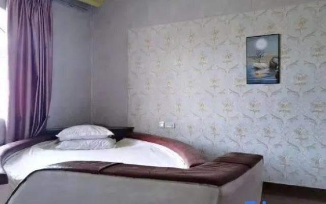 Xiaohonglou Hotel, Luohe