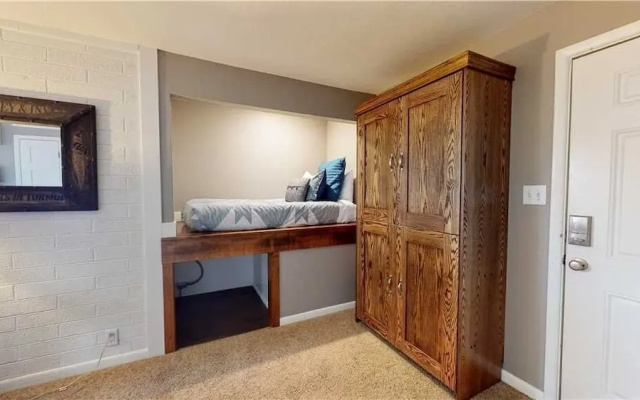 Purple Sage Flats #8 1 Bedroom Apts