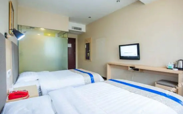 Meiyijia Business Hotel (Guangyuan Pingqiao Qintai Square Food Street)