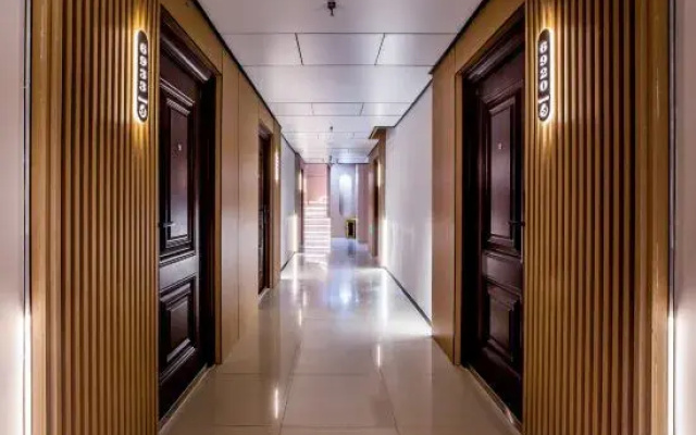 Shengyi Light Luxury Hotel (Chengde South Station Store)
