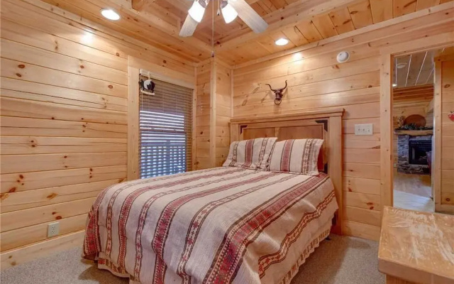 Destinys Lodge - Five Bedroom Cabin