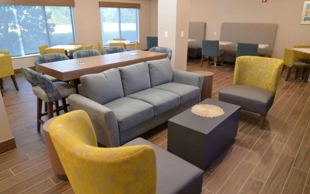 Best Western Plus Rama Inn & Suites