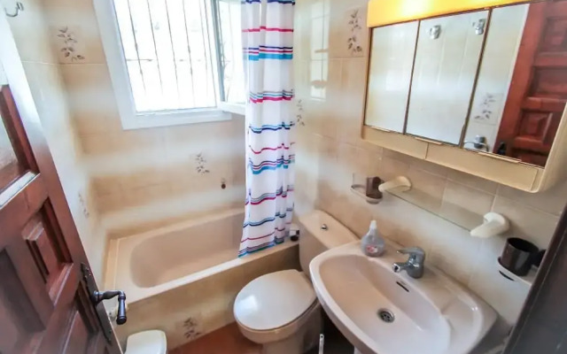 Linda - modern villa with splendid views in Benissa