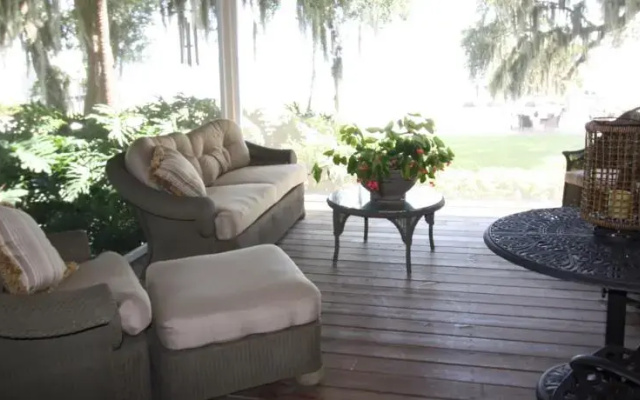 The Nest on Lake Weir
