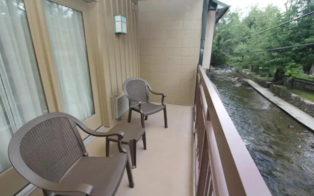 The Greystone Lodge on the River