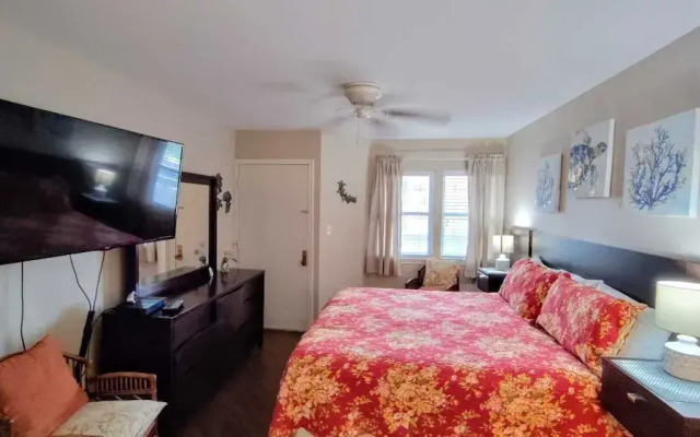 Gulfpoint 1303 2 Bedroom Condo by RedAwning