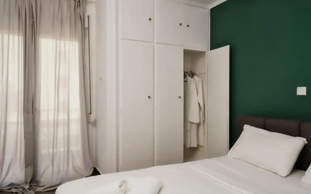 Central 2BR flat Glyfada Center