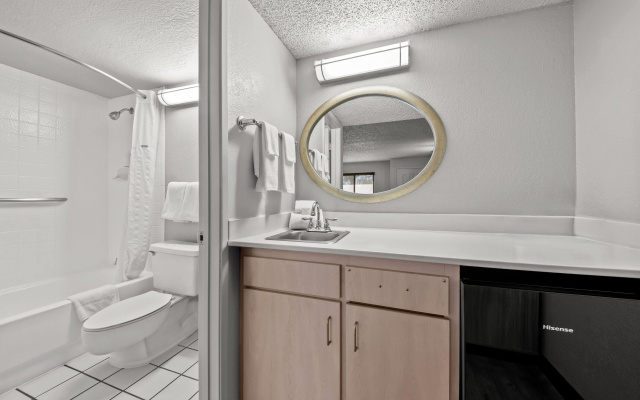 Days Inn by Wyndham Buena Park