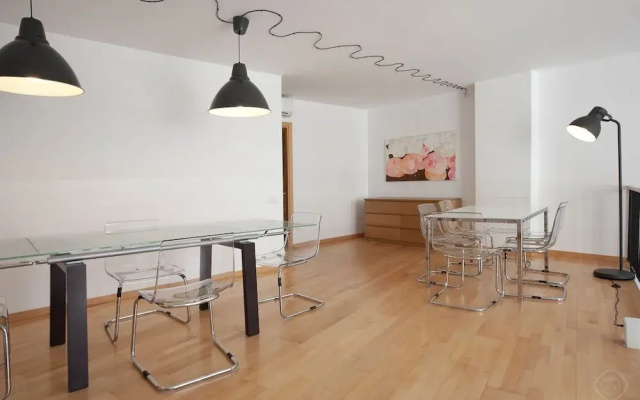 Large Guell Apartment