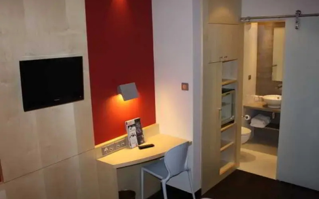Kyriad Paris Ouest Puteaux La Defense