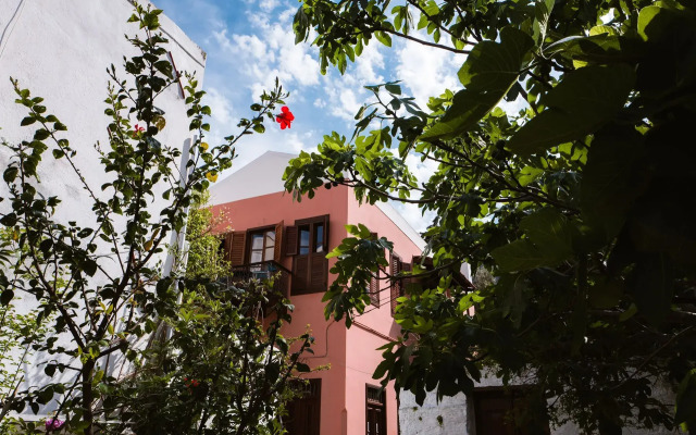 Karnayo Traditional Houses