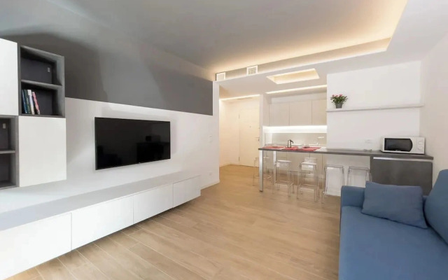 Modern Seaside Flat With Spacious Balcony