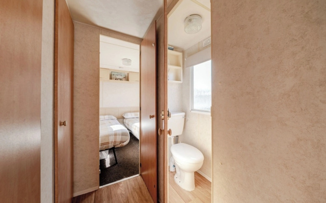 Cayton Bay Caravan for 6, Pet Friendly & Parking