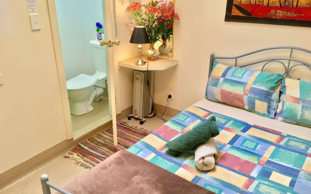 Hobarts Accommodation & Hostel
